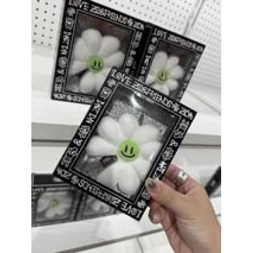 LY838 G-Dragon ZO&FRIENDS 白色小花 鑰匙圈