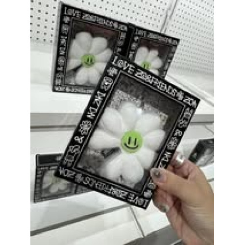 LY838 G-Dragon ZO&FRIENDS 白色小花 鑰匙圈