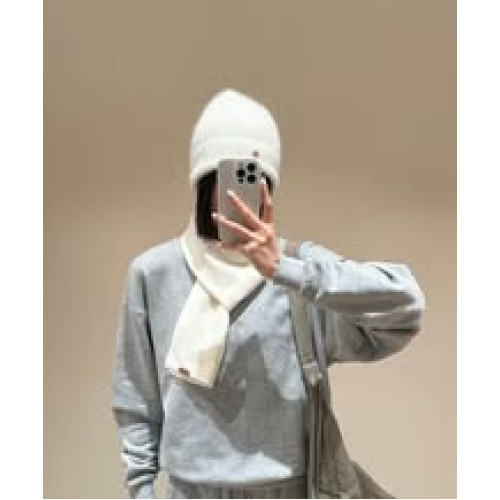 LY946 日本 mont-bell 牛奶絨圍巾